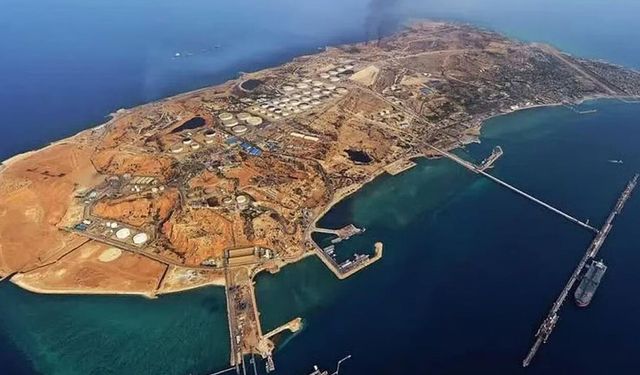 İran petrolünün kalbi Hark Adası'nda patlamalar meydana geldi