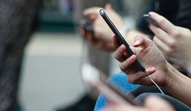 Kritik karar, resmen emekli olacaklar: Türkiye'de milyonlarca kişinin kullandığı telefonların fişi çekiliyor