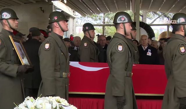 Türkiye'nin önde gelen aydınlarından Yalçın Küçük son yolculuğuna uğurlandı