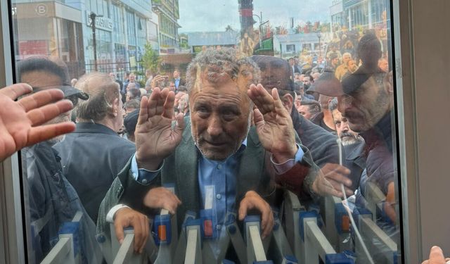 CHP Genel Merkezi önünde hareketli saatler: Kemal Kılıçdaroğlu'na yakın vekillerin bekleyişi sona erdi