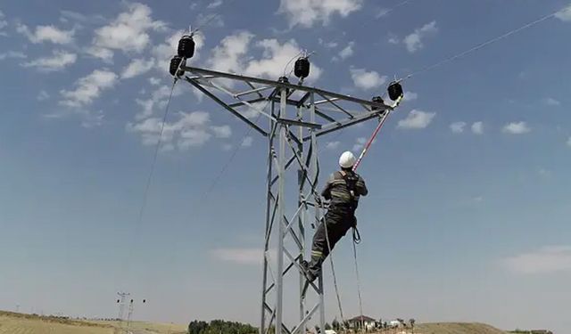 CHP’li Özdağ’dan elektrik şirketlerine tepki: Elektrik dağıtım işçilerinin hakları verilmiyor!