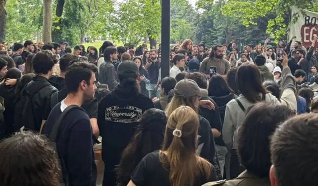 Bilgi Üniversitesi’nin kapatılmasının ardından öğrenci ve akademisyenlerin eylemi devam ediyor