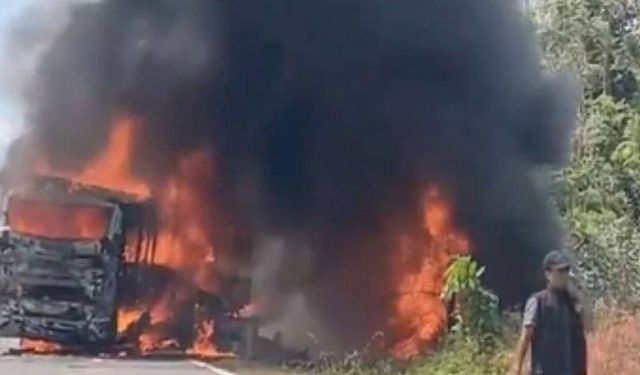 Tanker ve otobüs çarpıştı: 16 ölü, 4 yaralı