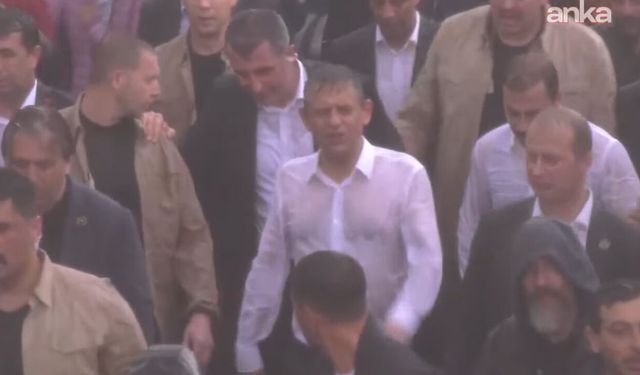 Özgür Özel tebligatı yırttı, Meclis'e yürüdü!