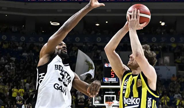 Beşiktaş deplasmanda Fenerbahçe'yi devirdi, final serisinde öne geçti