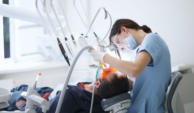 Diş hekimlerinden 'sınavsız uzmanlık' tepkisi