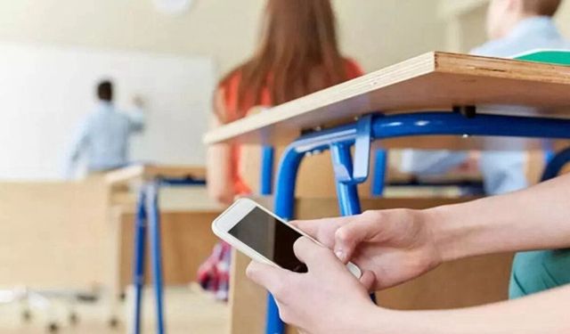 Polonya'da okullarda telefon yasaklandı
