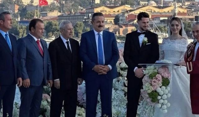 Fenerbahçeli yıldız İsmail Yüksek evlendi: Nikâh şahitleri Ali Koç ve Aziz Yıldırım oldu
