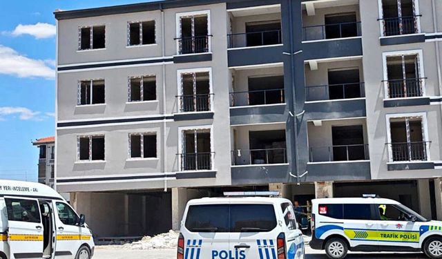 İnşaatın 1'inci katından düşen 53 yaşındaki işçi hayatını kaybetti