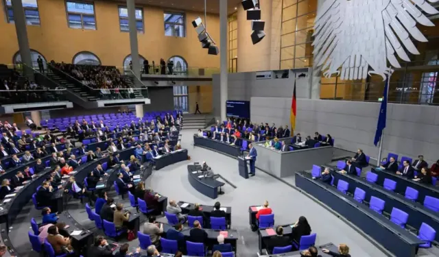 Almanya'da milletvekillerinden maaş zammı kararı: 500 euroluk artışı reddettiler