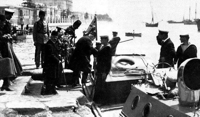 Ders kitaplarından Vahdettin’in İngiliz gemisiyle ülkeden ayrılışı kaldırıldı
