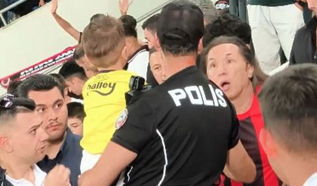 Tribünde çocuğun formasının zorla çıkarılmasına gözaltı!