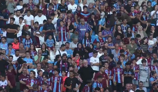 Salah, Papara Park’ta düzenlenen törenle Trabzonspor’a imzayı attı