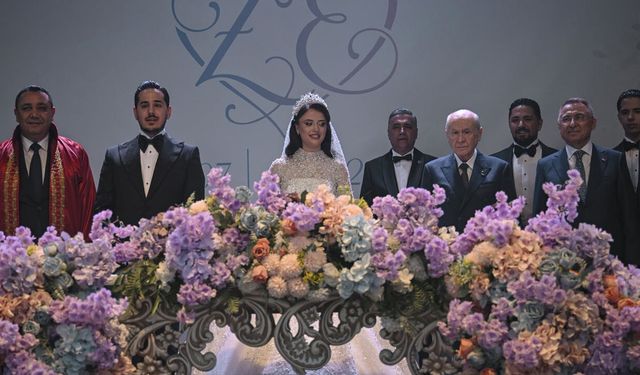 Devlet Bahçeli düğüne katıldı, nikah şahidi oldu