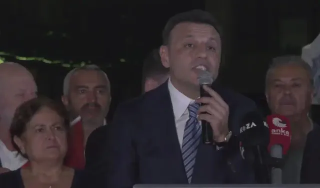 Özgür Çelik'ten Üsküdar'da başkan vekilliği seçimi öncesi açıklama: Dört meclis üyesini İstanbul dışına çıkardılar