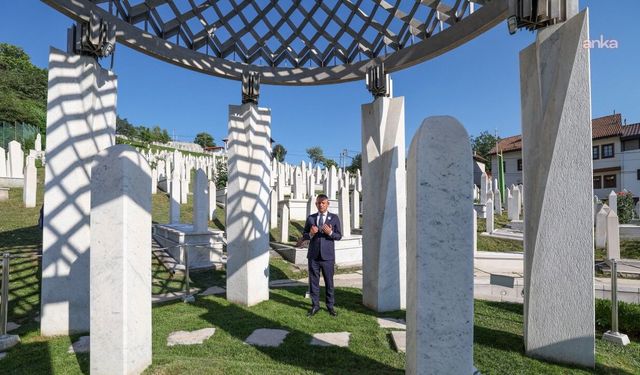 Özgür Özel'den Mladiç'in cenaze törenine tepki: Soykırım suçlularını yüceltmek hepimize insanlığımızdan kaybettirir