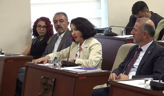 Ülkü İnanlı'dan AKP’ye geçen Eren Ali Bingöl'e Tuzla Meclisi'nde tepki: 84 bin 94 seçmene özür borcunuz var