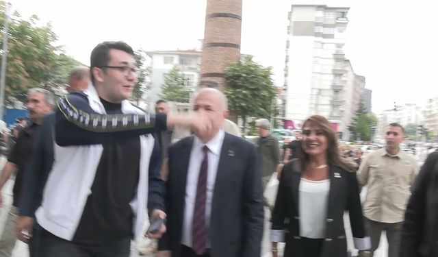 Ümit Özdağ: AVM’lerde geçen seneye göre işler yüzde 50 düştü