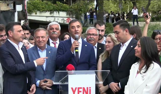 YENİ Parti Beşiktaş İlçe Başkanlığı 1 Eylül Dünya Barış Günü açıldı, beyaz güvercinler uçuruldu