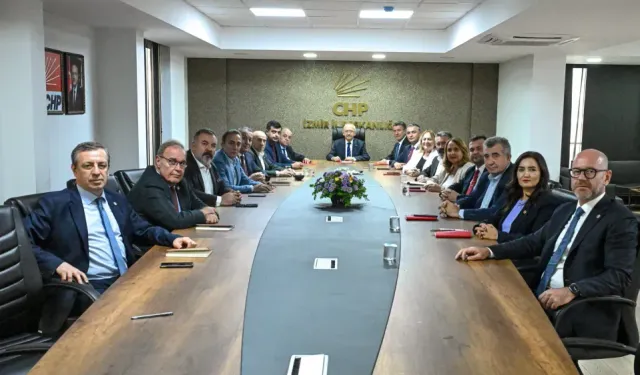 Kılıçdaroğlu başkanlığında İzmir'de MYK toplandı