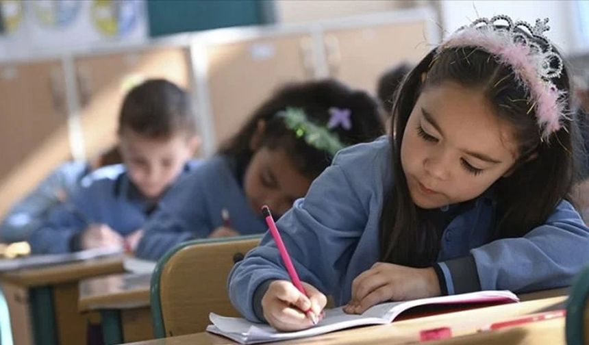 Milyonlarca öğrencinin beklediği ilk ara tatil tarihi belli oldu! 9 günlük mola...
