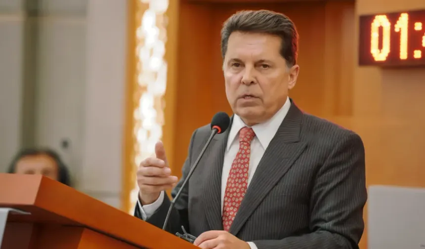 Ahmet Özer’den çok sert çıkış: Bu mu iç cepheyi güçlendirecek?