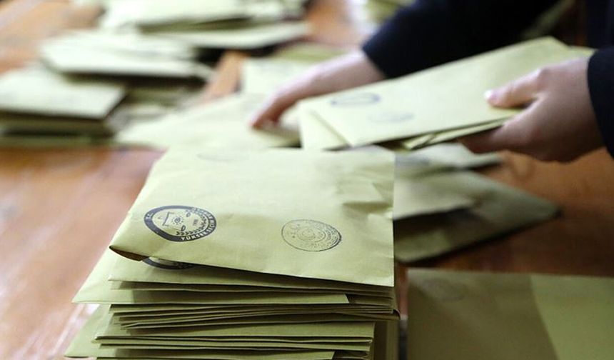 Anketçi bile şaşırdı: Yüzde 2’yi geçemeyen parti nasıl uçtu!