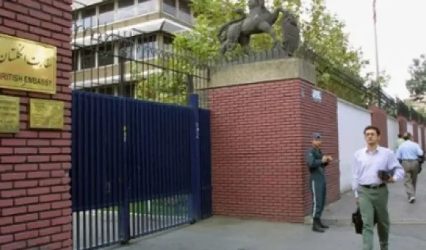 İngiltere İran'daki büyükelçiliğini kapattı
