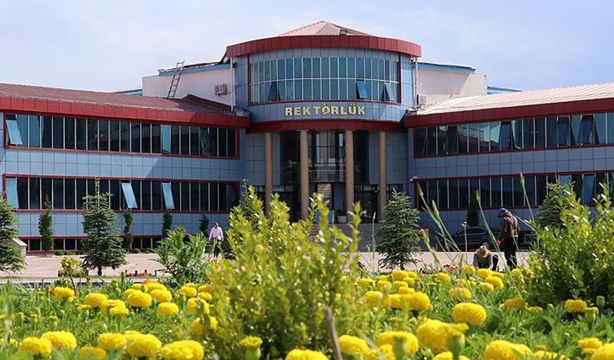 Üniversitede mevzuata aykırı harcama sürüyor