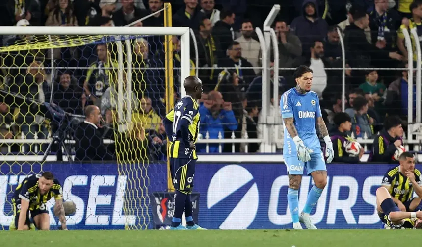Fenerbahçe'de maç sonu fatura tek futbolcuya kesildi: Protesto ettiler!
