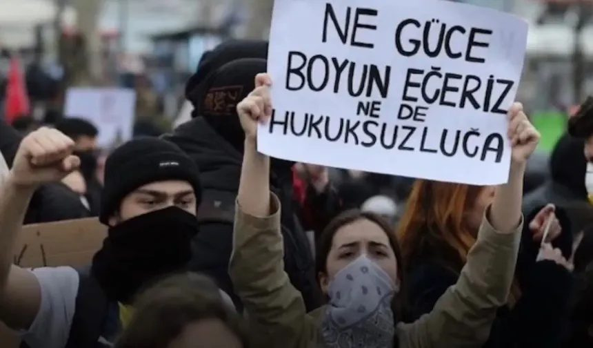 Boğaziçili öğrencilere hapis cezası: İmamoğlu için sokağa çıkıp yazı yazmışlardı