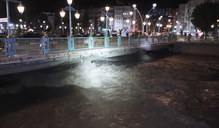 Tokat'ta Yeşilırmak Nehri'nin su seviyesi yükseldi