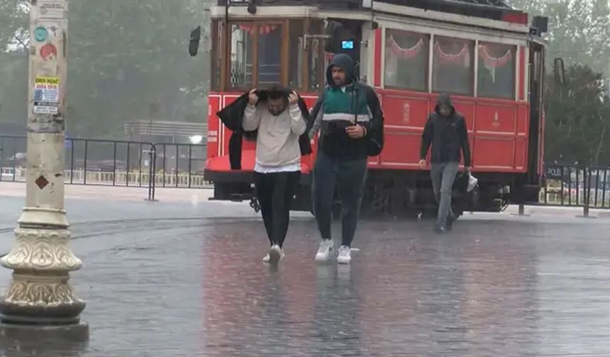 AKOM'dan İstanbullulara yağış uyarısı! Güneşe aldanmayın