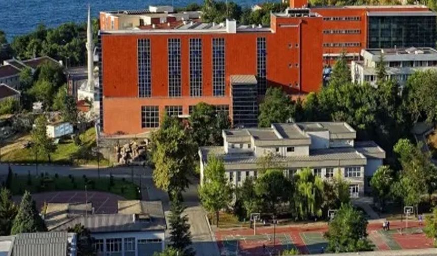 Kayyum olarak atandı, şimdi de rektör koltuğuna oturdu