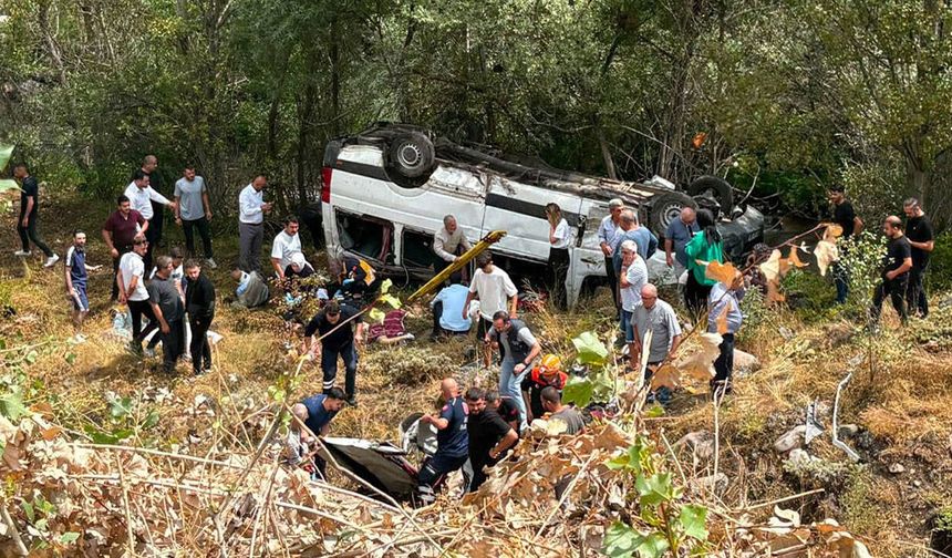 Sivas'ta feci kaza: 4 kişi hayatını kaybetti, 10 yaralı