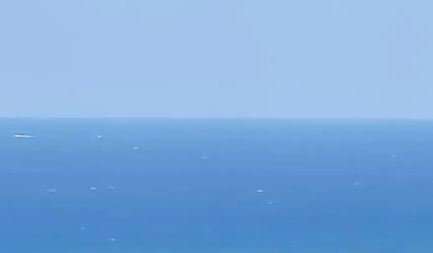 Girne açıklarında yolcu gemisi battı: Denizde can pazarı