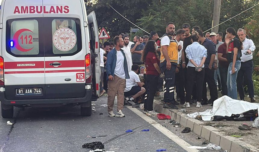 TIR ile fındık işçilerini taşıyan tarım aracı çarpıştı: Ölüler ve yaralılar var!